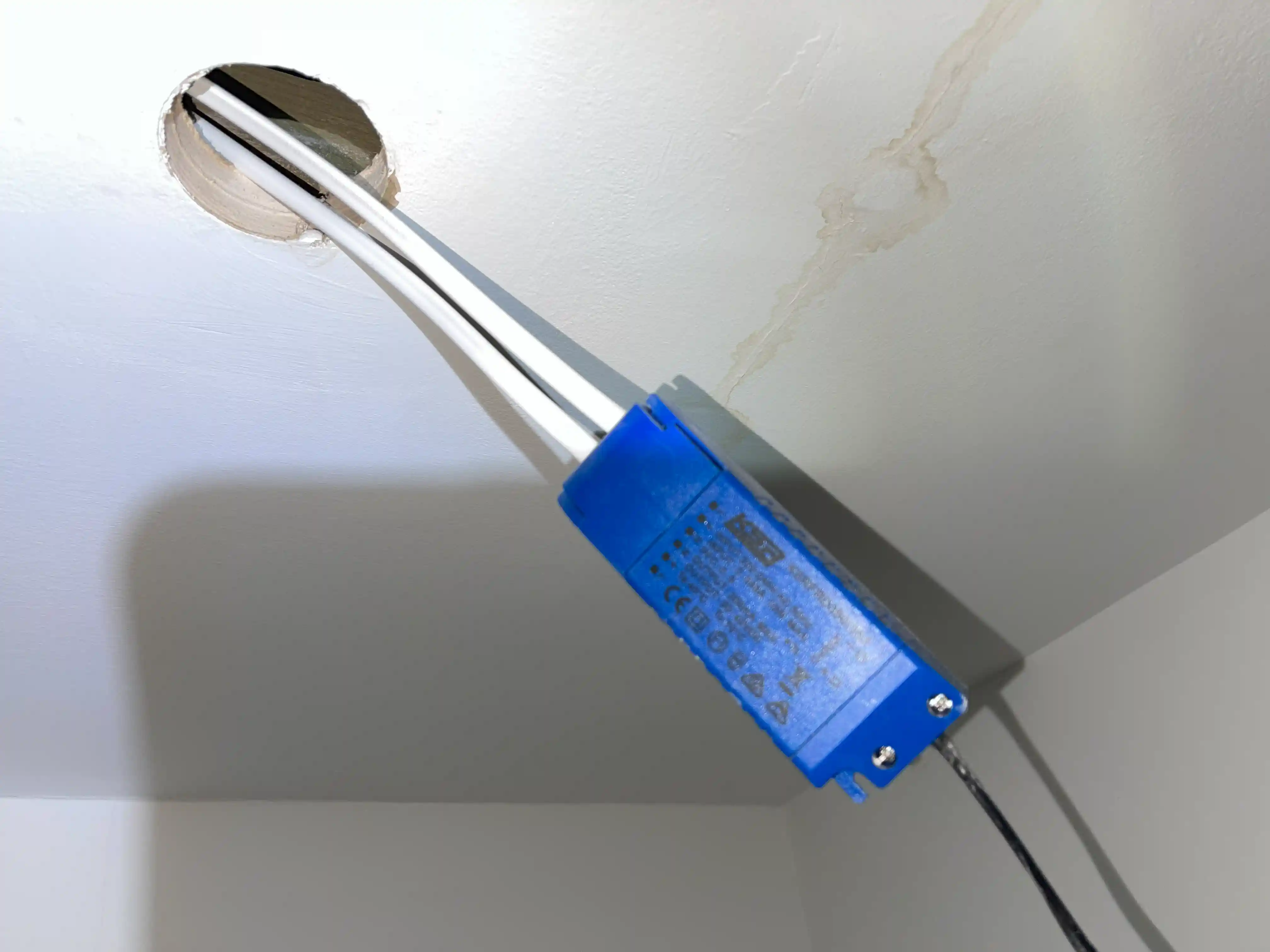 24 Hours Emergency Electrician near Fleet